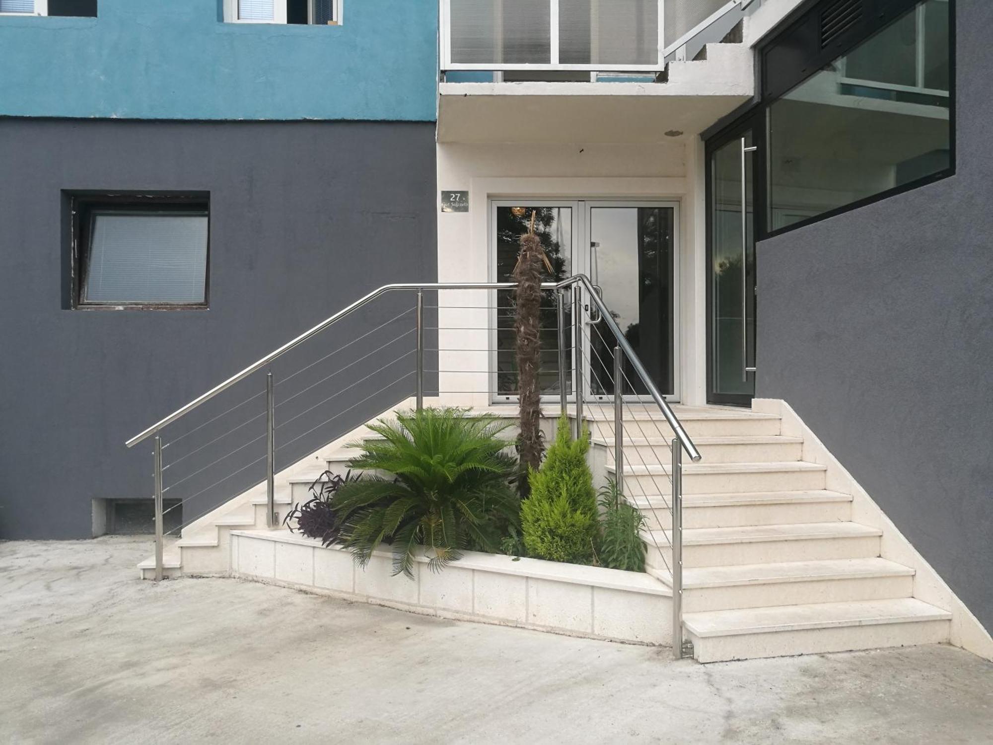 Ensuite Stay Rooms Split Exterior foto